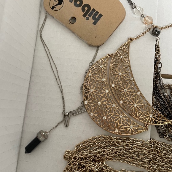 *NECKLACE BUNDLE* a bunch of different style and lengths of necklaces - Picture 2 of 4